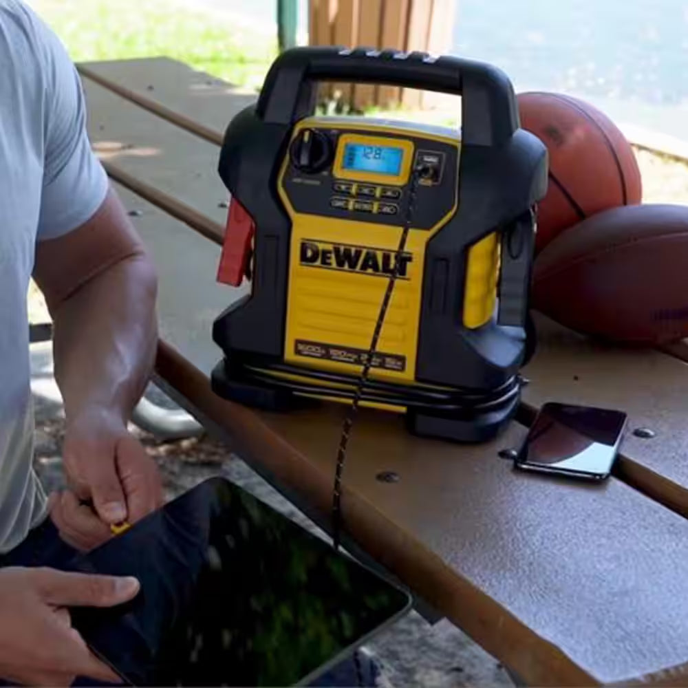 1600 Peak Amp Jump Starter with Digital Compressor and USB Power Bank